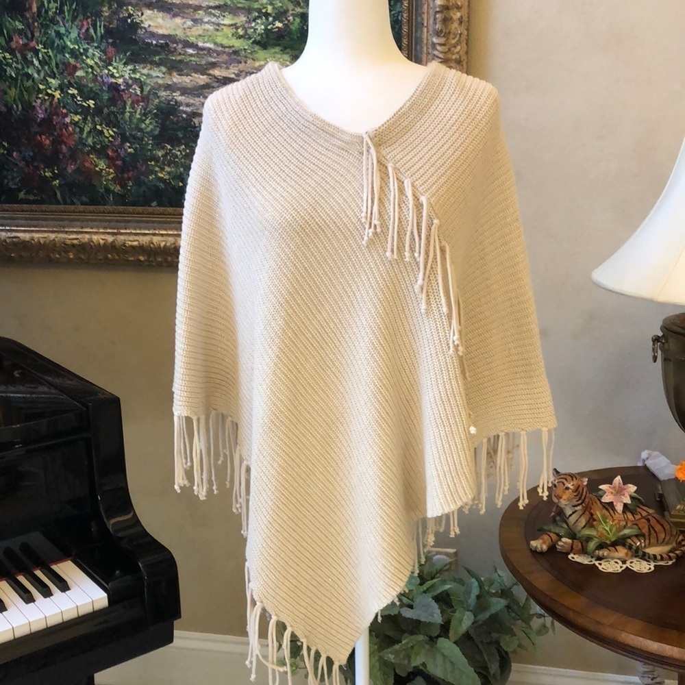 Chicos Lightweight Metallic Knit Fringed Poncho Neutral Color Gold Women OS NWT